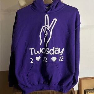 Twosday purple sweatshirt hoodie 2/22/22 medium